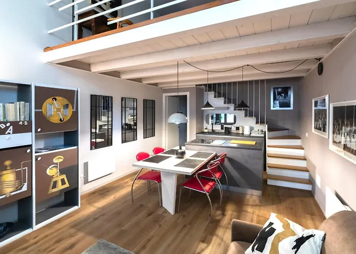 Casa Degli Specchi- Duplex In Center * Арона